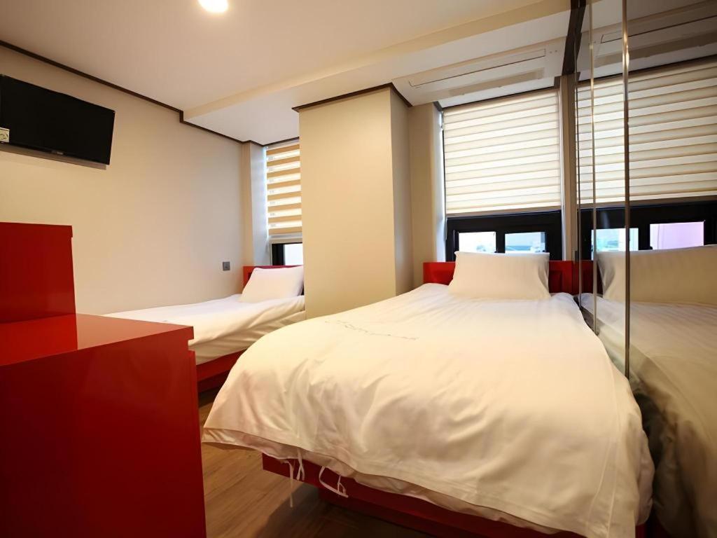 Myeongdong Mom House Hotel Seoul Exterior photo