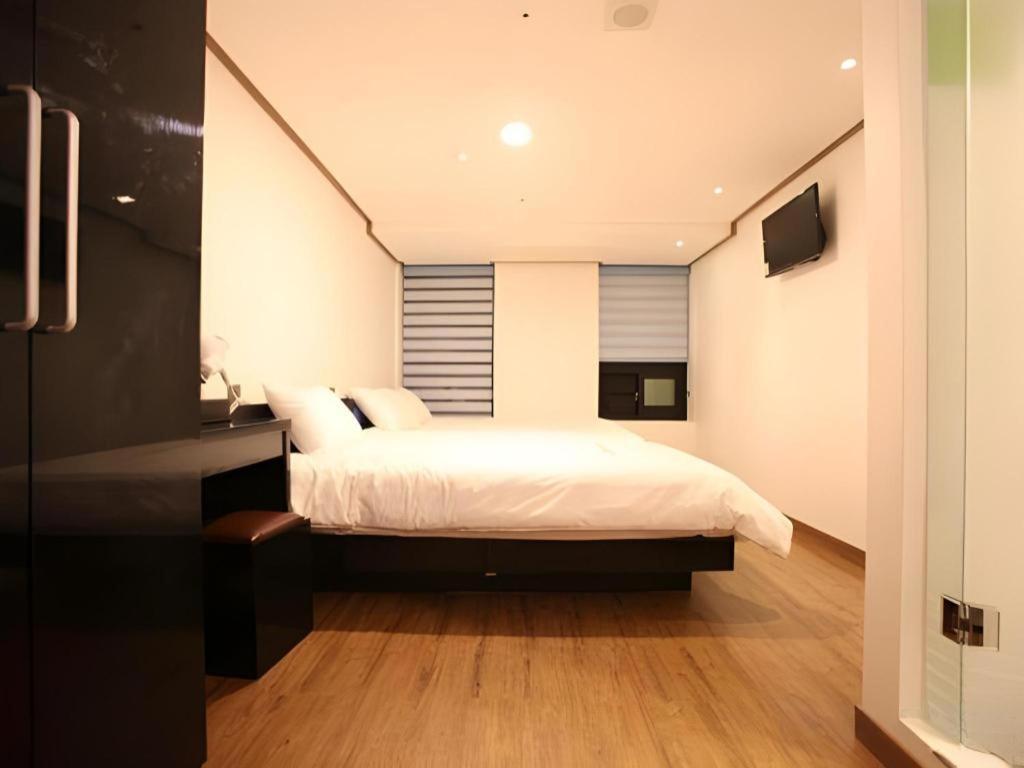 Myeongdong Mom House Hotel Seoul Exterior photo