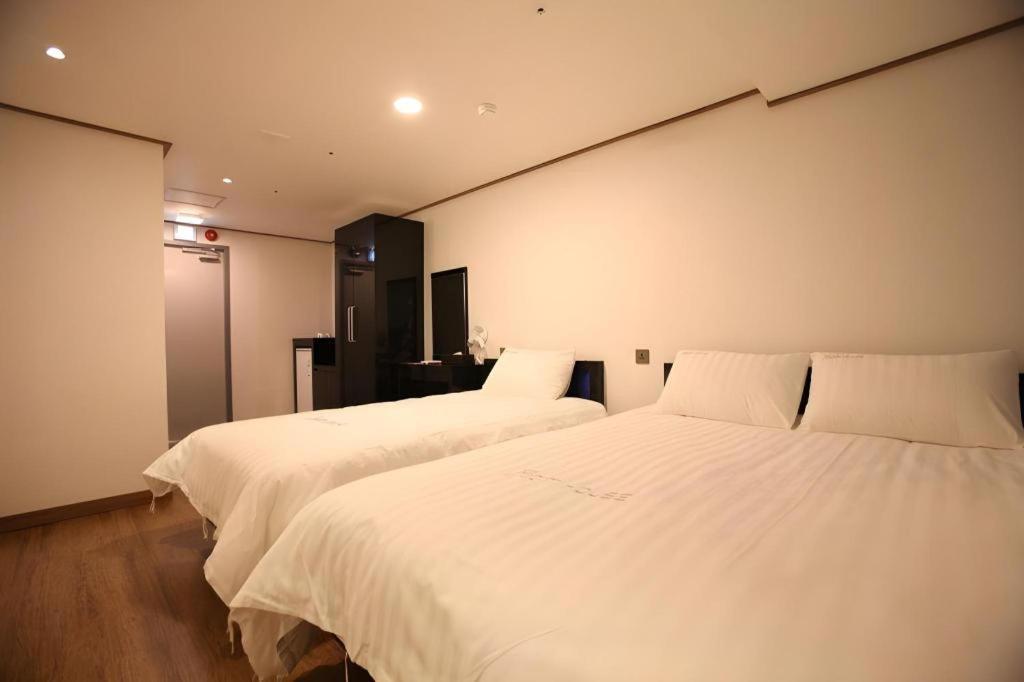 Myeongdong Mom House Hotel Seoul Exterior photo